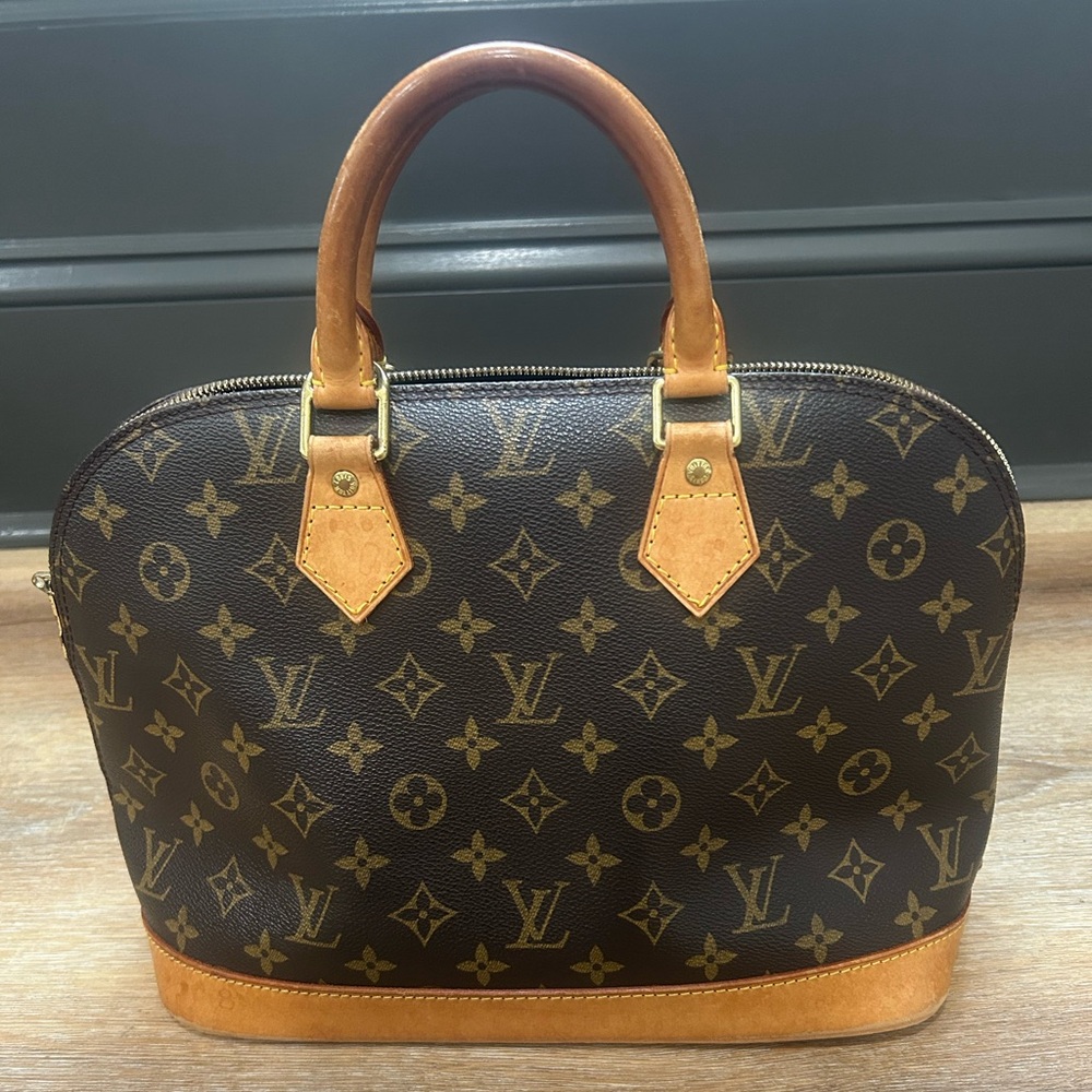 100% Authentic Louis Vuitton Alma bag w/ dust bag & certificate of authenticity